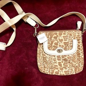 NWT Coach giraffe crossbody/swing back.